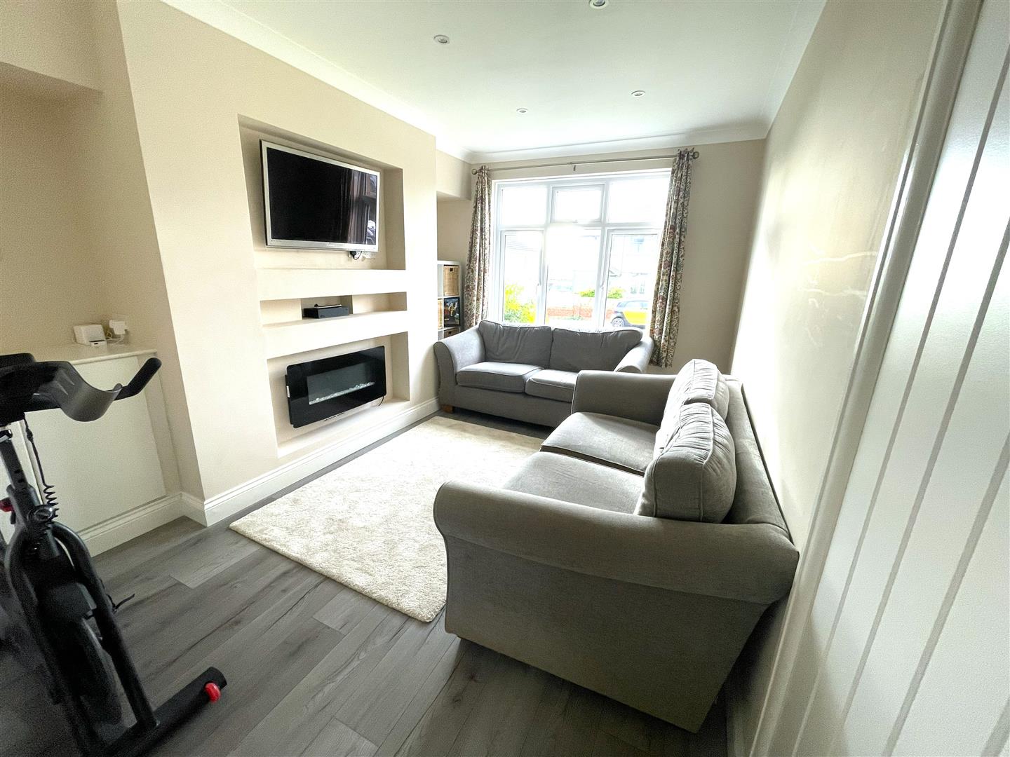 Brynllwchwr Road, Loughor, Swansea, SA4 6SQ